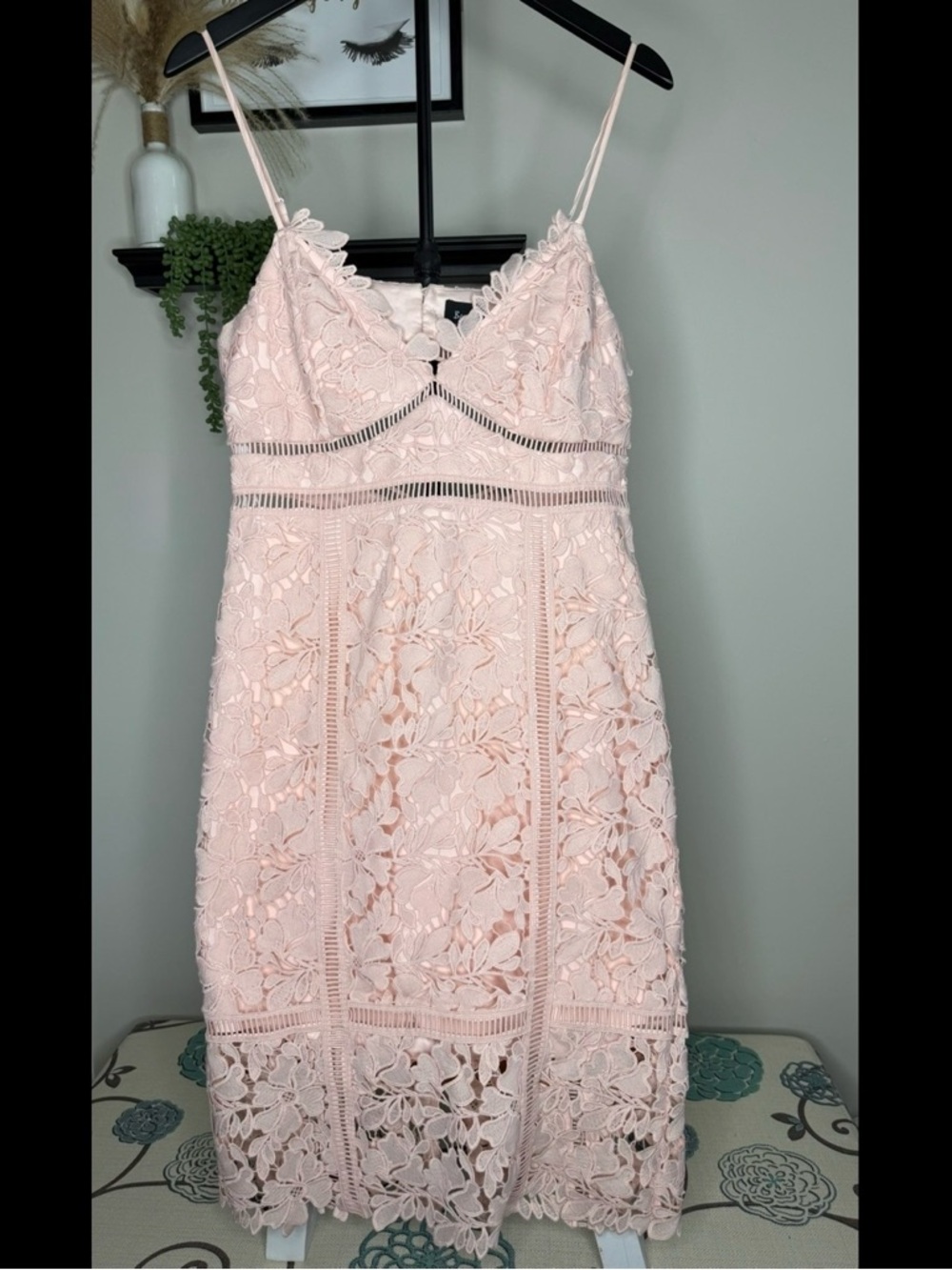 Delicate Lace Spaghetti-Strap Dress in Blush Pink